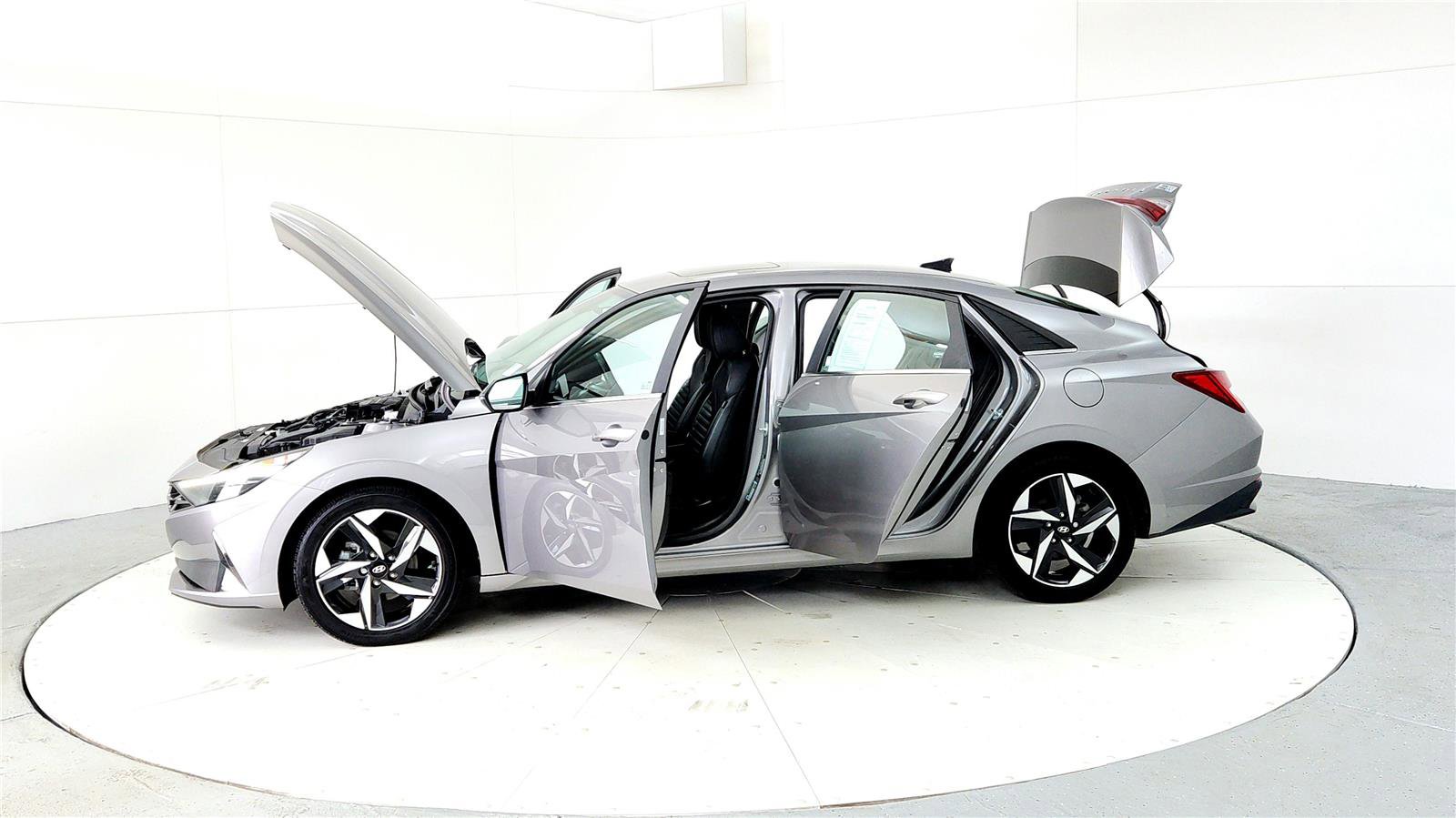 Used 2023 Hyundai Elantra Limited image 9