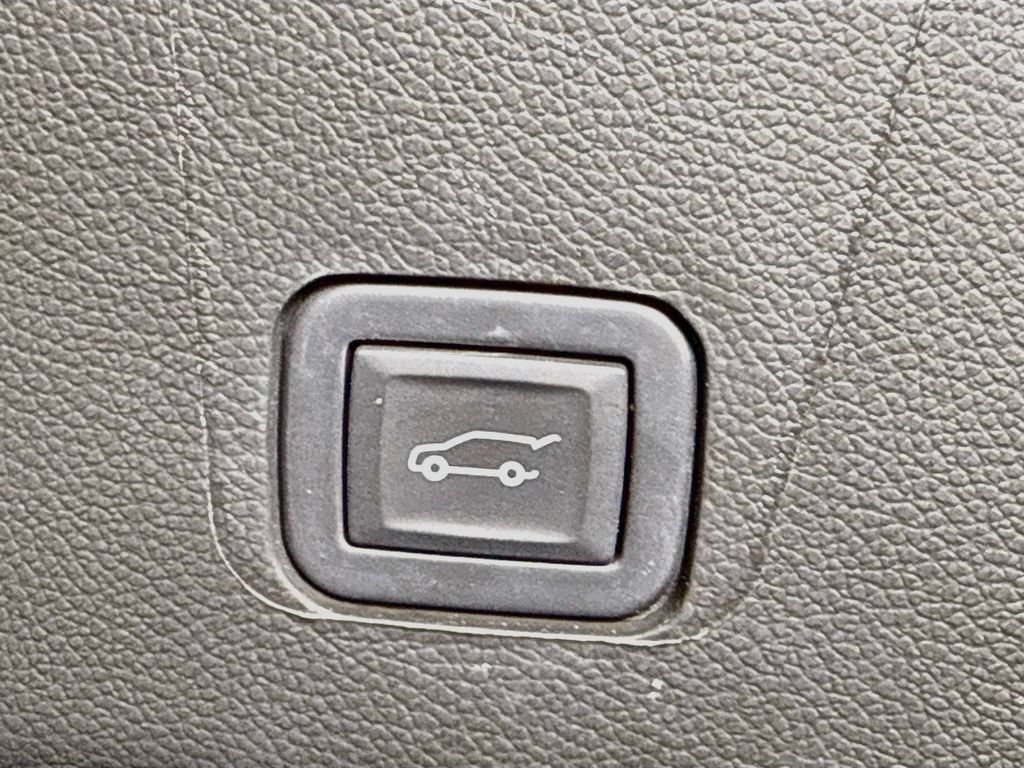 Used 2023 Chevrolet Traverse LT FWD image 29