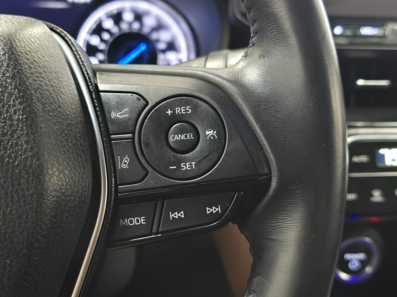 Certified 2024 Toyota Venza LE image 30