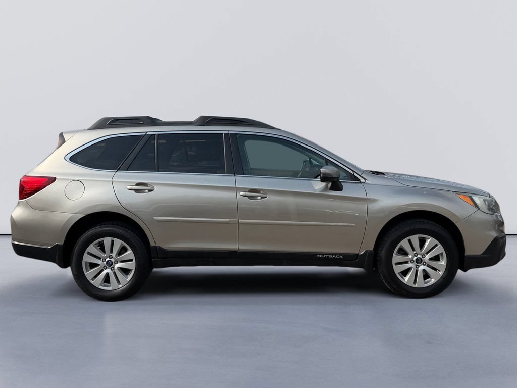 Used 2016 Subaru Outback 2.5i Premium AWD/4WD image 2