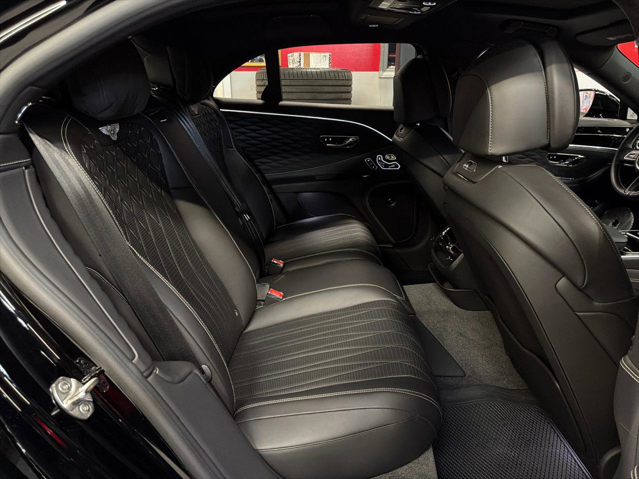 Used 2022 Bentley Flying Spur V8 image 26