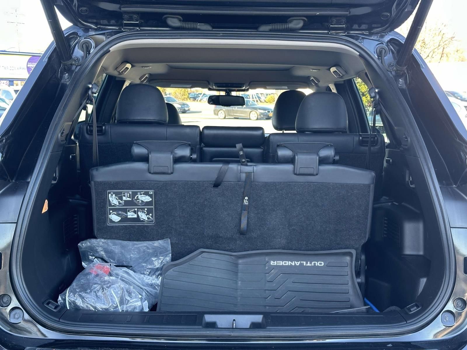 Used 2023 Mitsubishi Outlander SE image 12