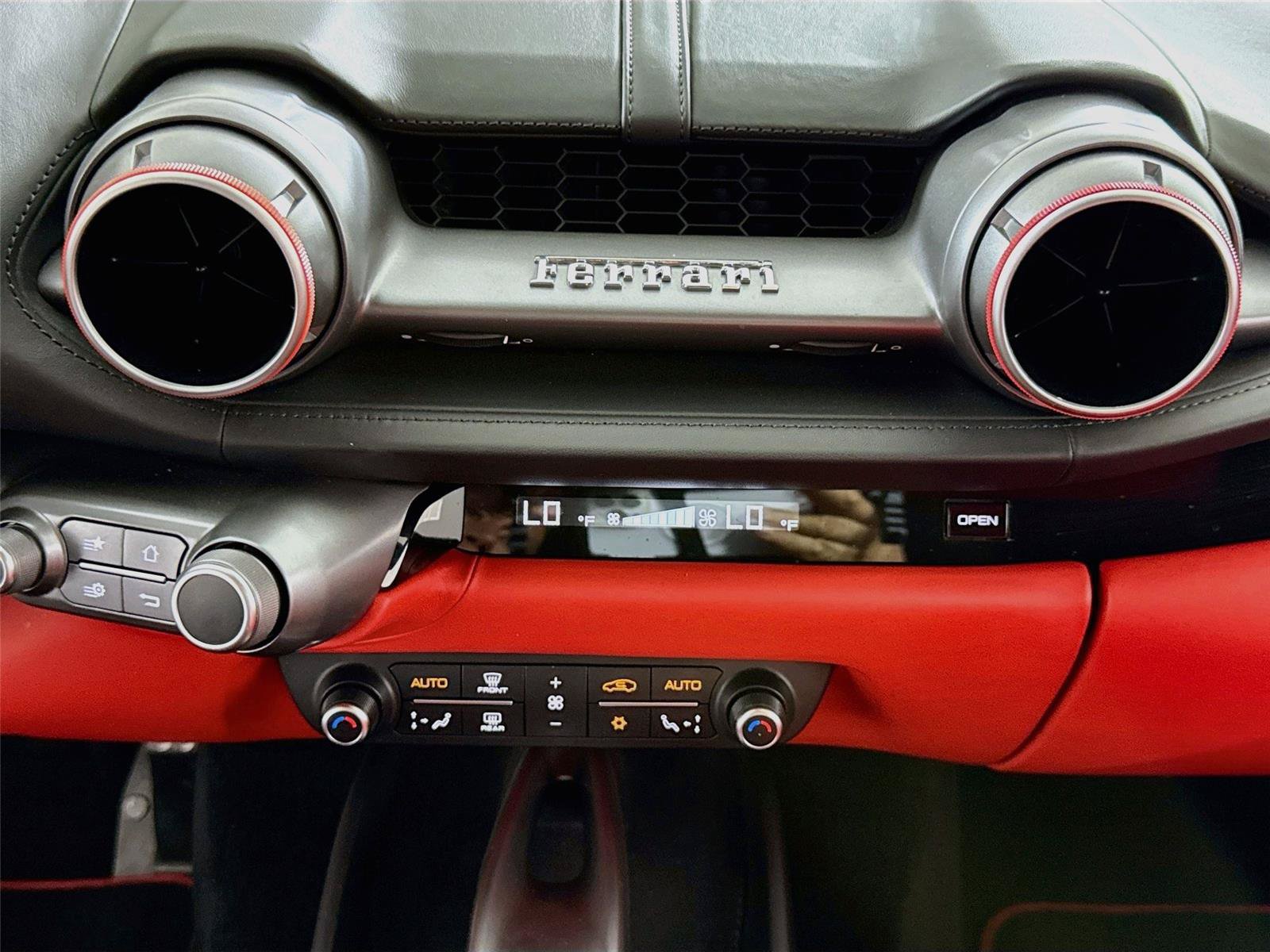 Used 2020 Ferrari 812 Superfast RWD image 16