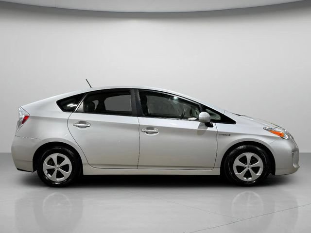 Used 2013 Toyota Prius Four w/ Deluxe Solar Roof Pkg FWD image 2