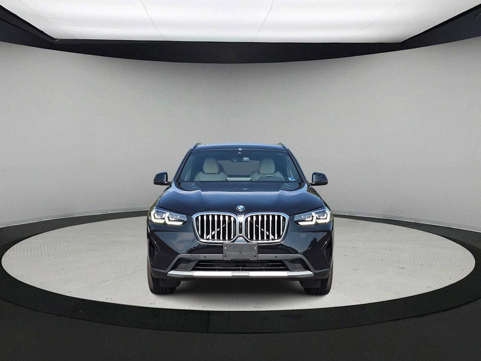 Used 2024 BMW X3 xDrive30i w/ Premium Package AWD/4WD image 3