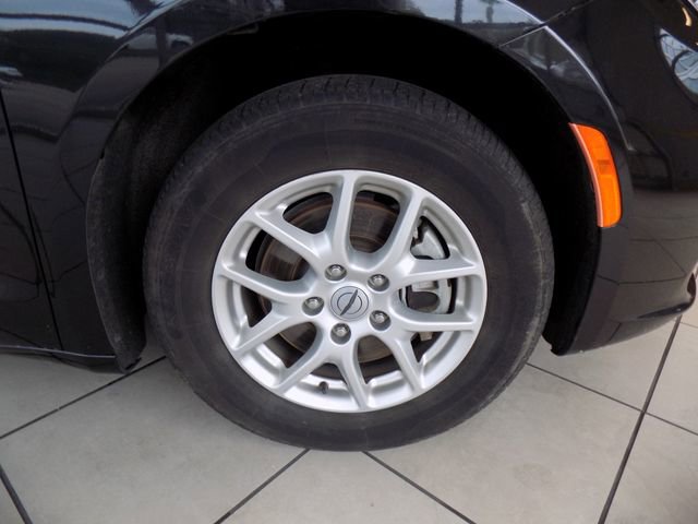 Used 2024 Chrysler Pacifica Touring-L image 9