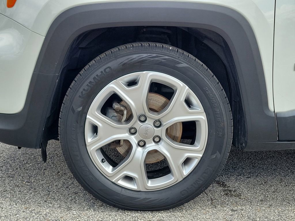 Used 2019 Jeep Renegade Latitude w/ Popular Equipment Group FWD image 2