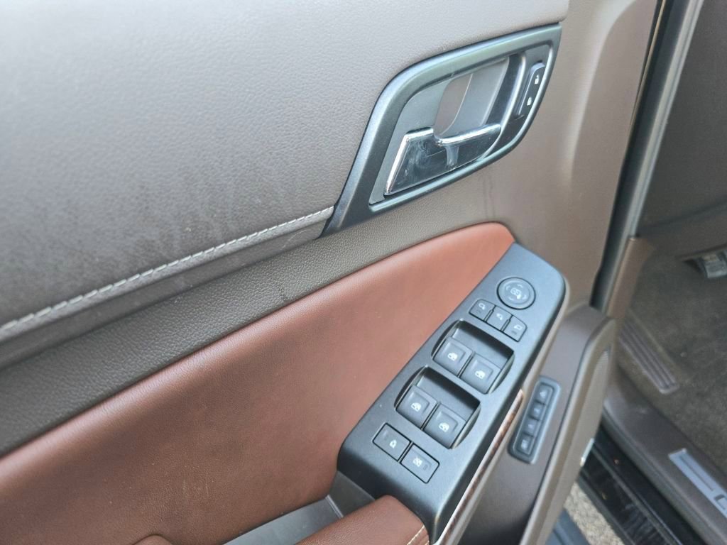 Used 2015 Chevrolet Suburban LTZ image 11