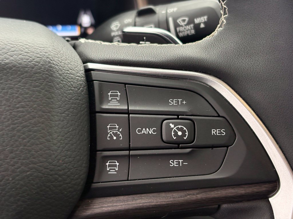 Used 2025 Jeep Grand Cherokee Limited AWD/4WD image 20