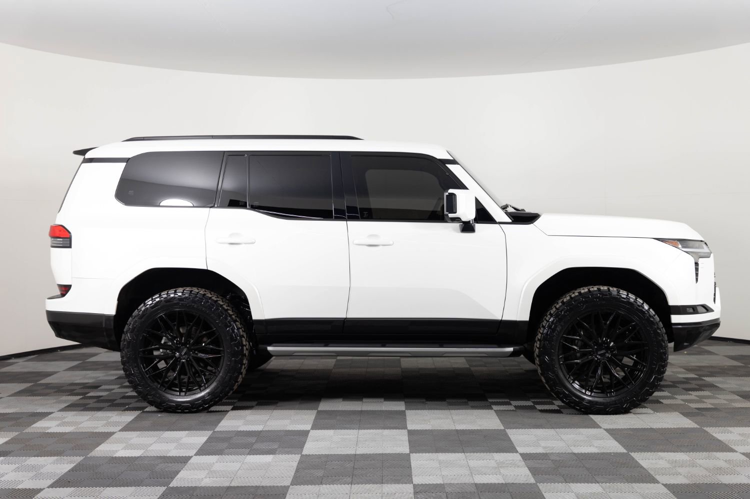 Used 2025 Lexus GX 550 w/ Cold Area Package AWD/4WD image 9