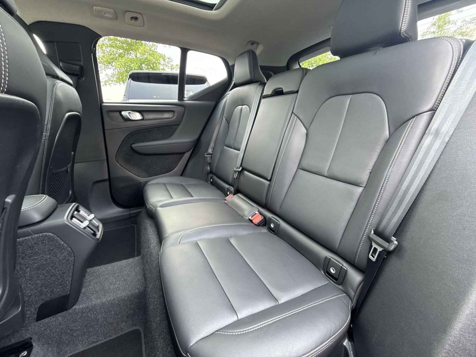 Used 2026 Volvo XC40 B5 Plus AWD/4WD image 25