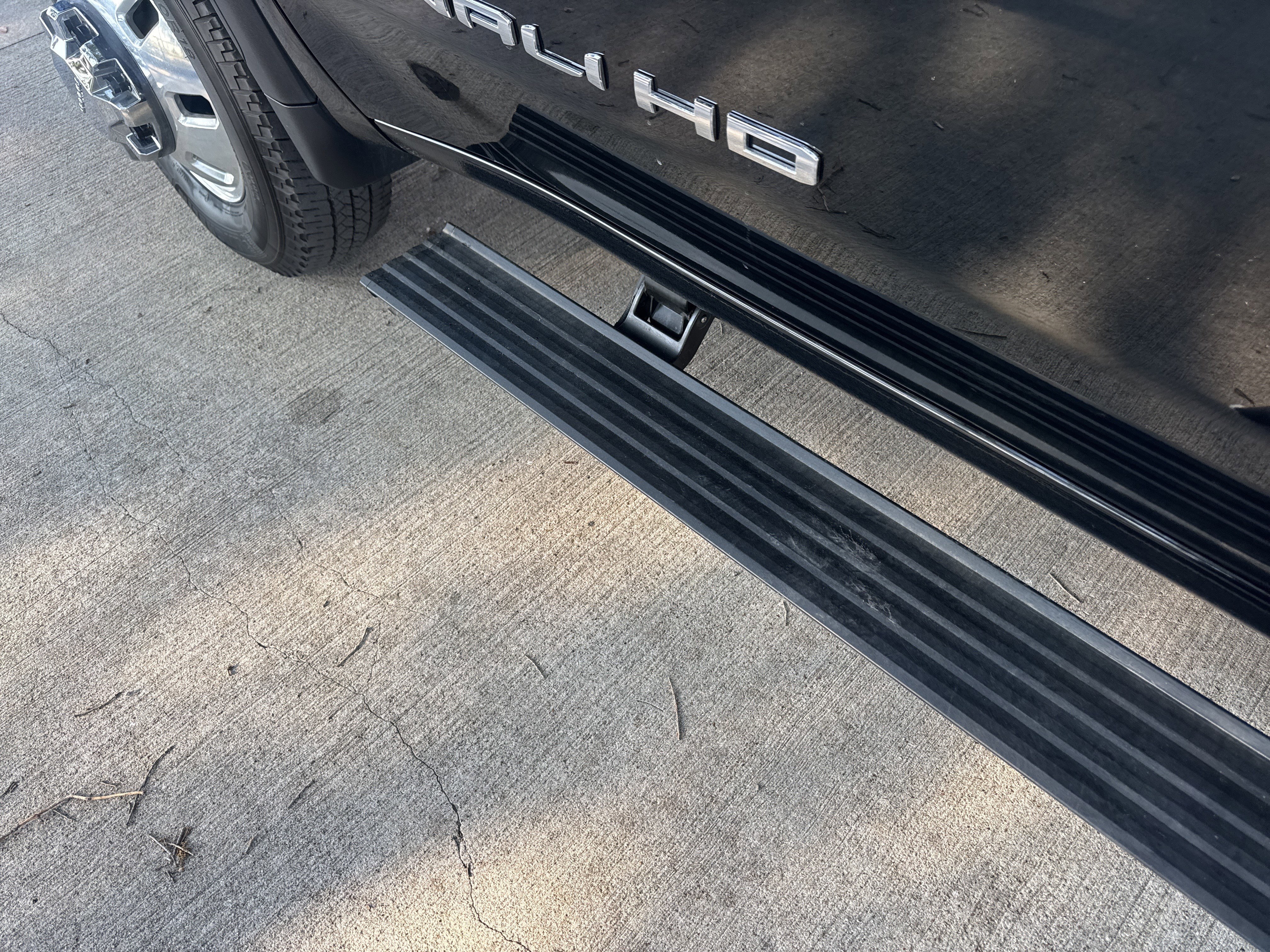 Used 2025 GMC Sierra 3500 Denali w/ Technology Package image 8