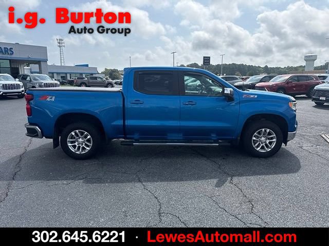 Used 2022 Chevrolet Silverado 1500 LT AWD/4WD image 2