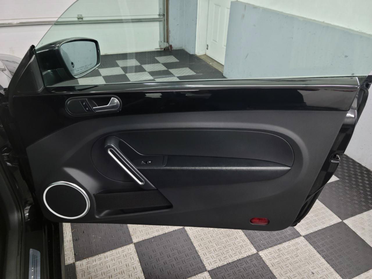 Used 2012 Volkswagen Beetle 2.0T FWD image 20