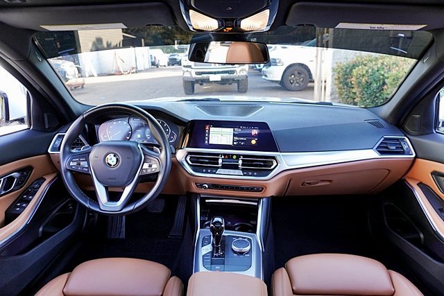 Used 2022 BMW 330i Sedan w/ Driving Assistance Package image 19