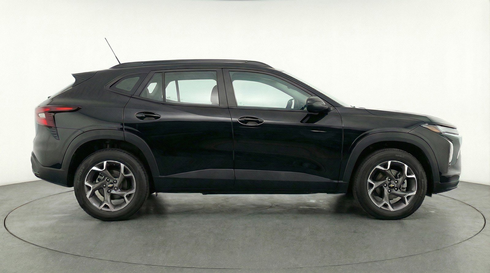 Used 2025 Chevrolet Trax LT image 11