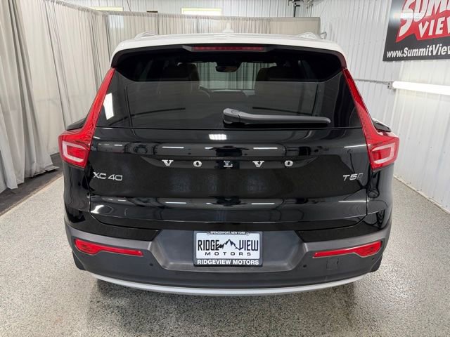 Used 2019 Volvo XC40 T5 Momentum image 5