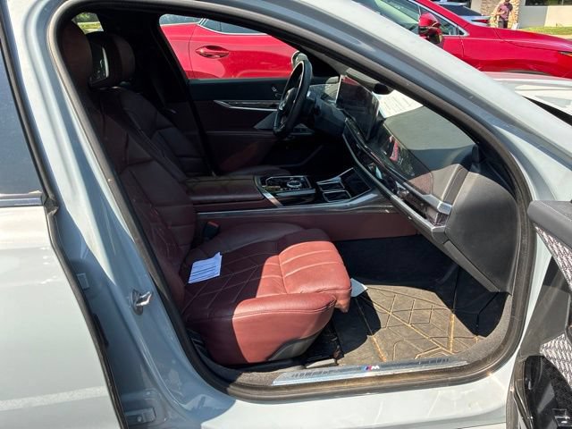 Used 2023 BMW i7 xDrive60 AWD/4WD image 11