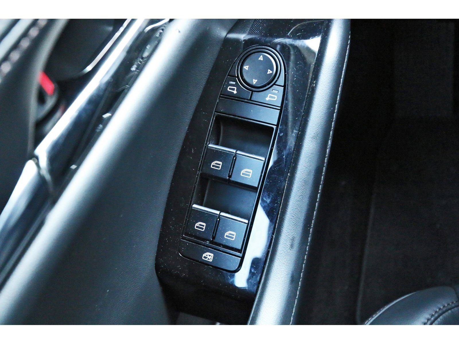 Used 2023 MAZDA MAZDA3 s image 23