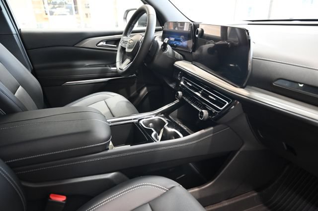 New 2026 Chevrolet Traverse LT w/ Driver Confidence Package FWD image 14