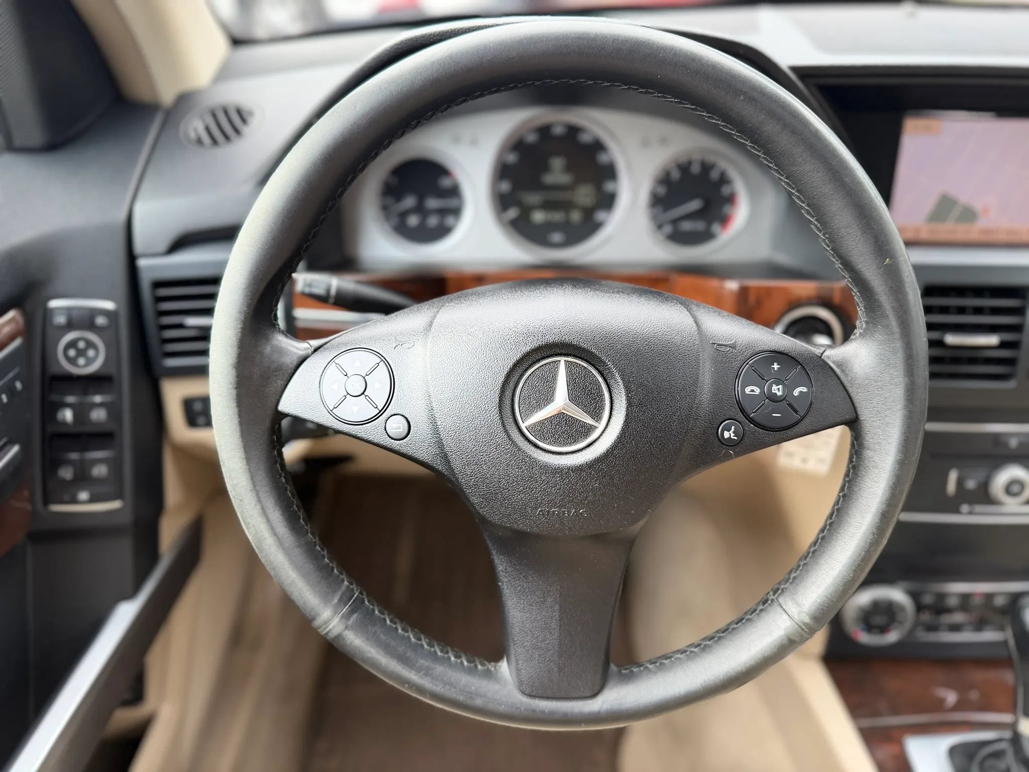 Used 2011 Mercedes-Benz GLK 350 4MATIC image 32