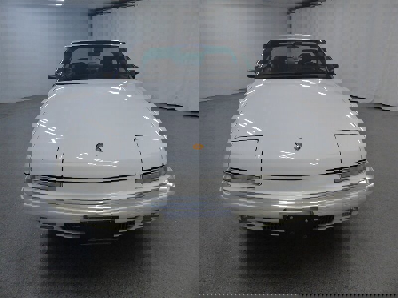 Used 1991 Buick Reatta Coupe image 2