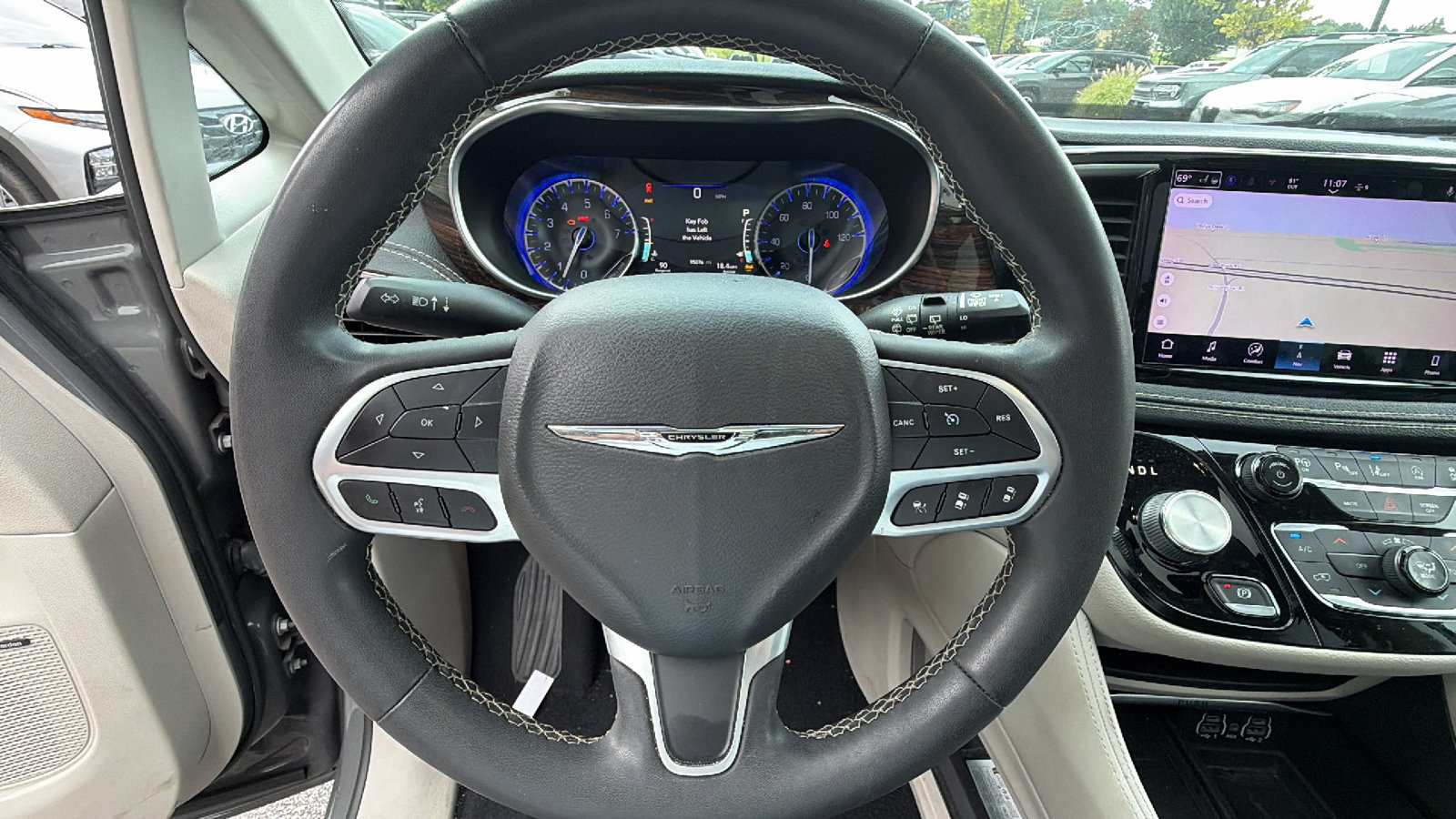 Used 2022 Chrysler Pacifica Limited FWD image 28