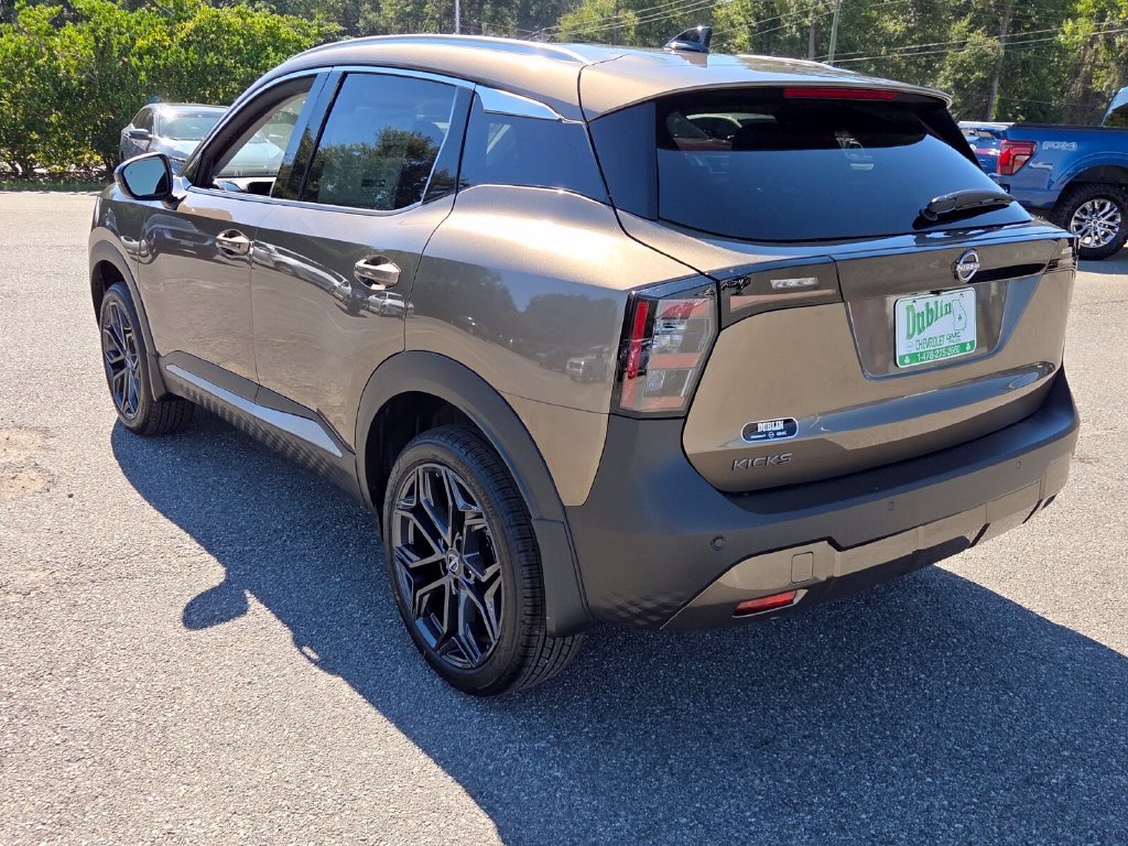 New 2027 Nissan Kicks SR w/ Cold Weather Package FWD image 10