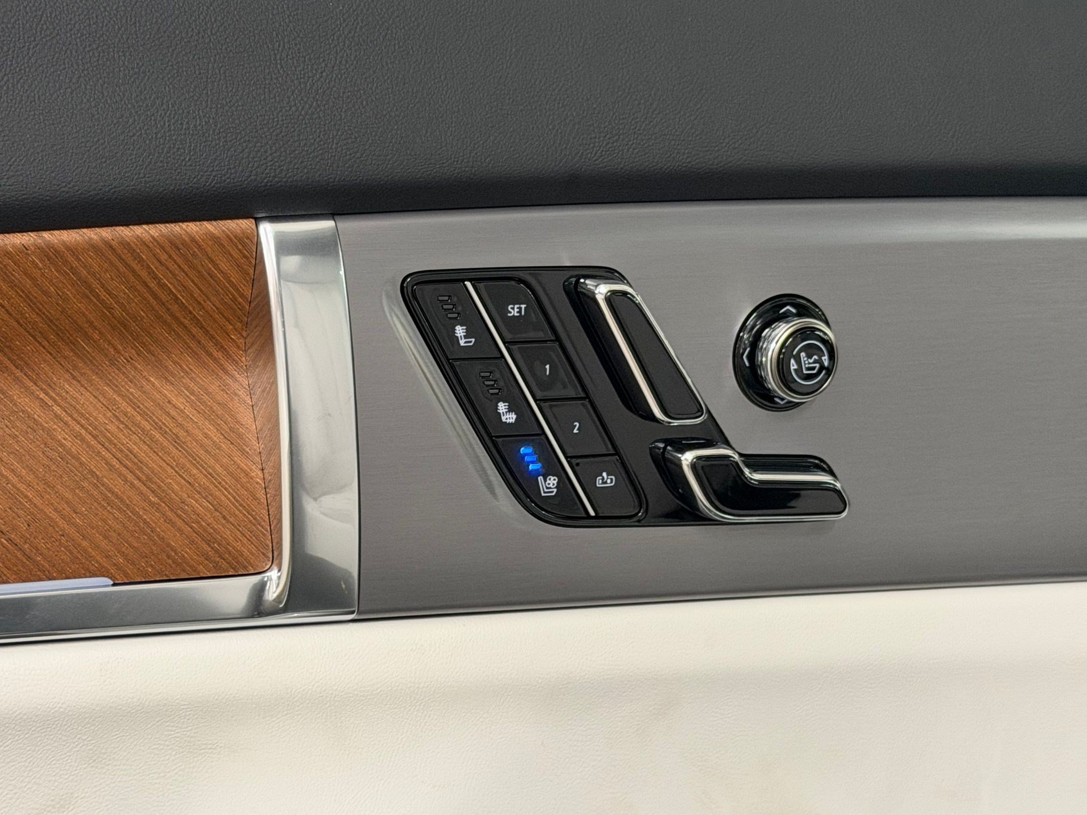 New 2027 Cadillac Vistiq Sport AWD/4WD image 18