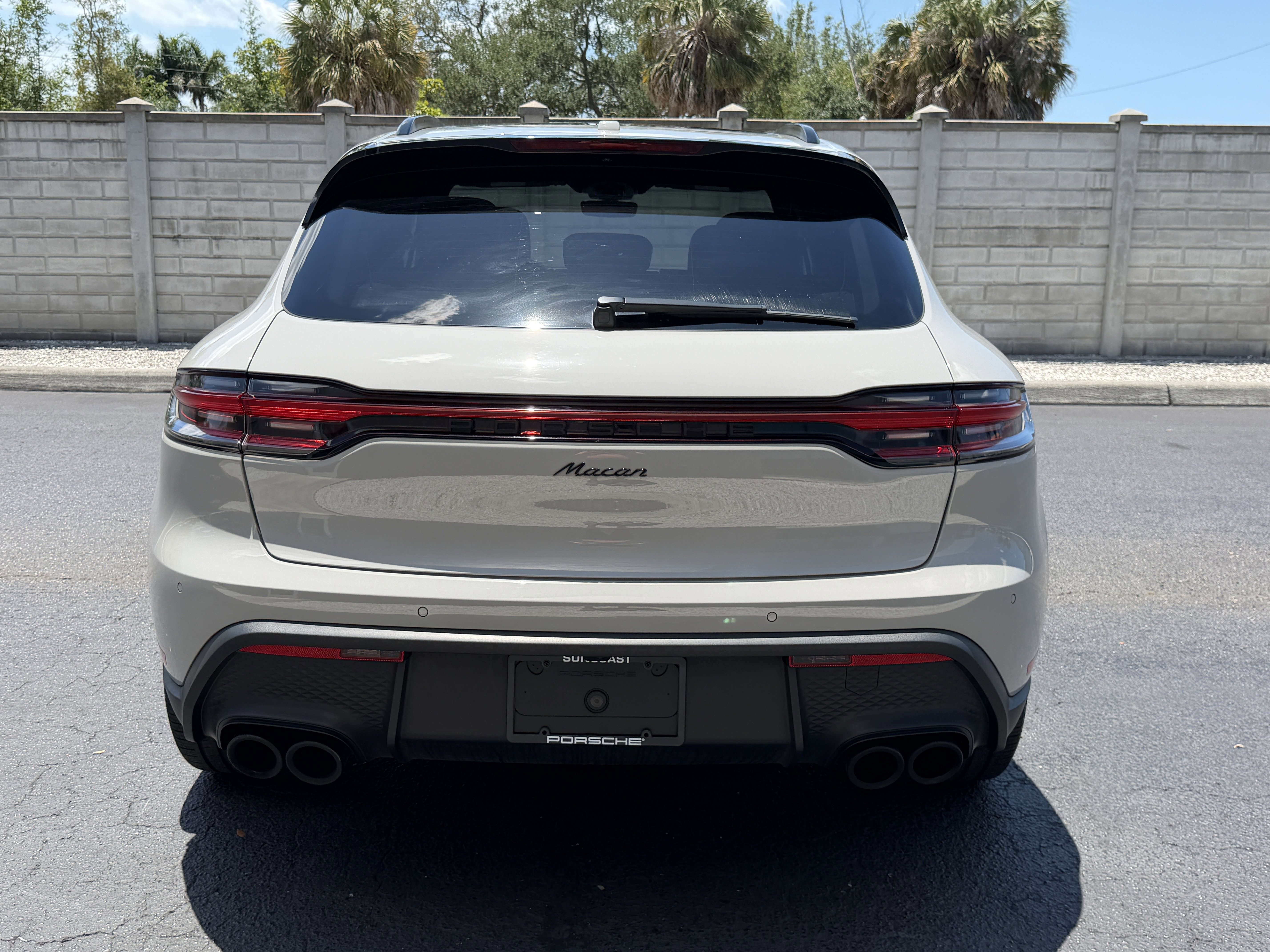 Certified 2024 Porsche Macan AWD/4WD image 12