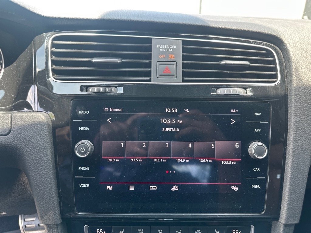 Used 2018 Volkswagen Golf 4-Door image 9