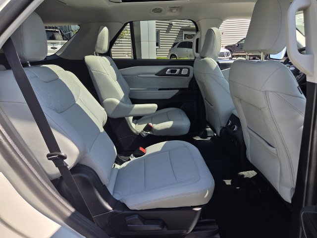 Used 2025 Ford Explorer Platinum w/ Ultimate Package RWD image 19
