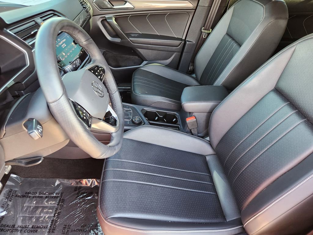 Used 2024 Volkswagen Tiguan SE R-Line image 11