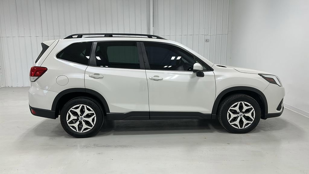 Used 2023 Subaru Forester Premium image 6