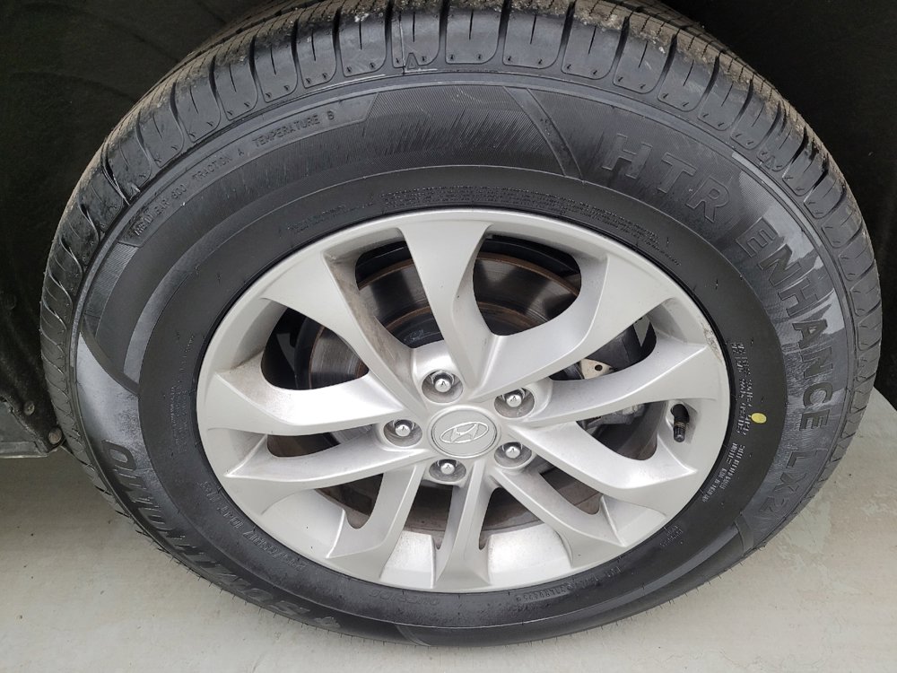 Used 2019 Hyundai Santa Fe SE FWD image 31