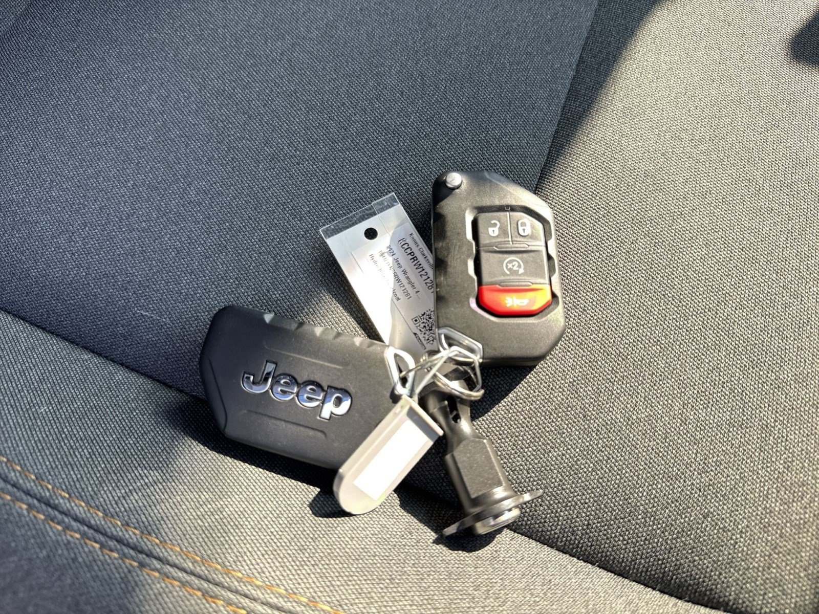 Used 2024 Jeep Wrangler Unlimited AWD/4WD image 23