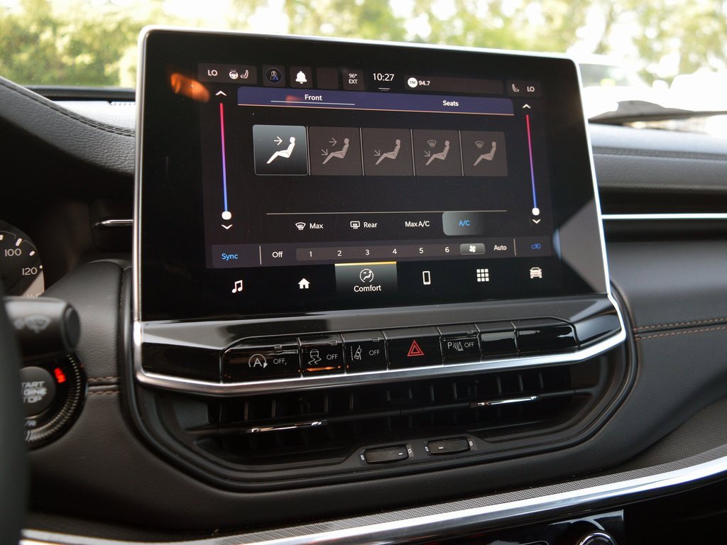 Used 2023 Jeep Compass Limited image 18