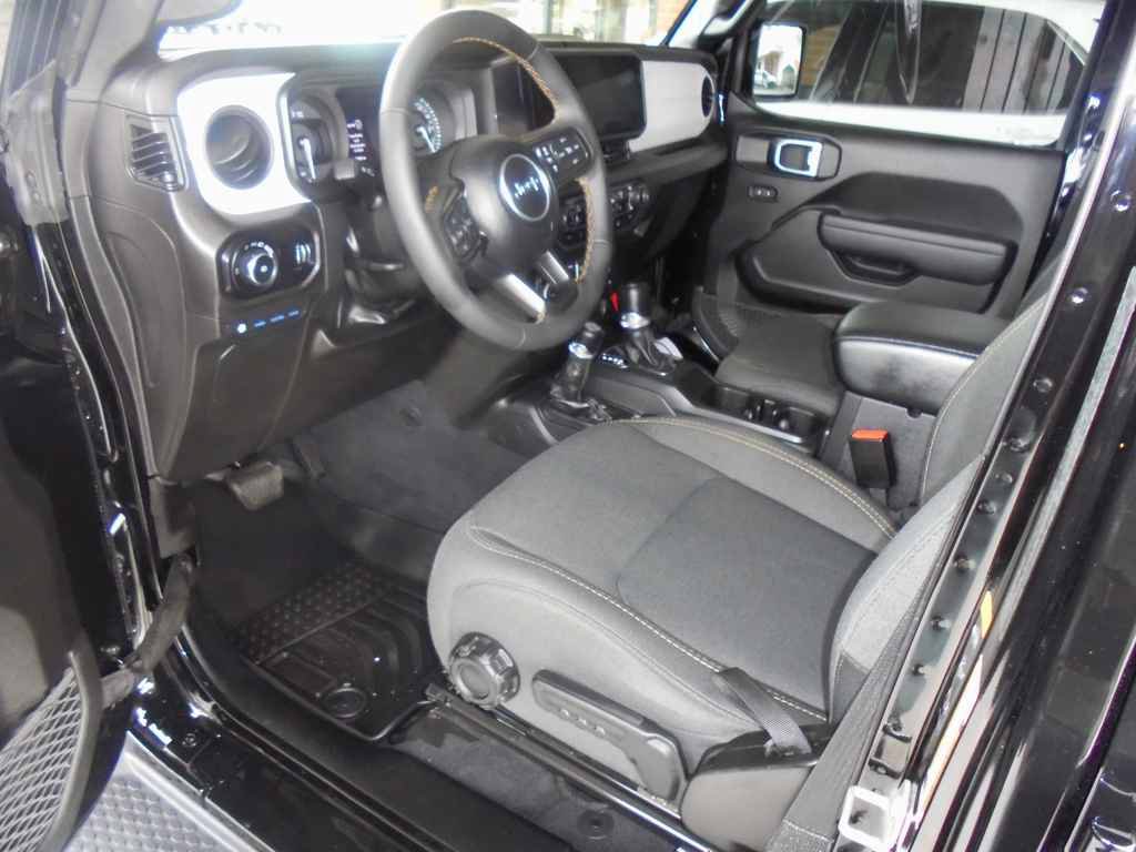 Used 2024 Jeep Wrangler Unlimited w/ Convenience Group AWD/4WD image 7