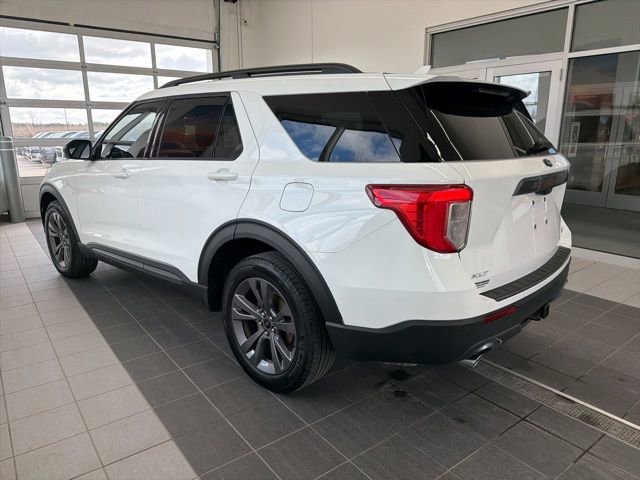 Used 2023 Ford Explorer XLT w/ Equipment Group 202A image 3