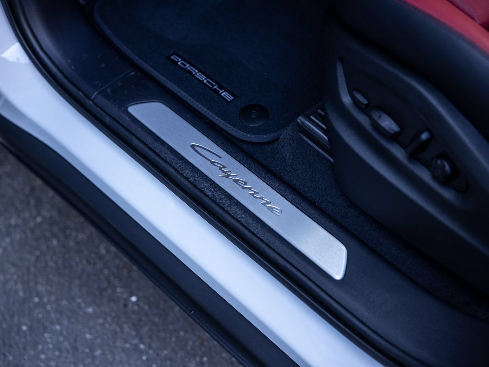 New 2026 Porsche Cayenne Coupe AWD/4WD image 29