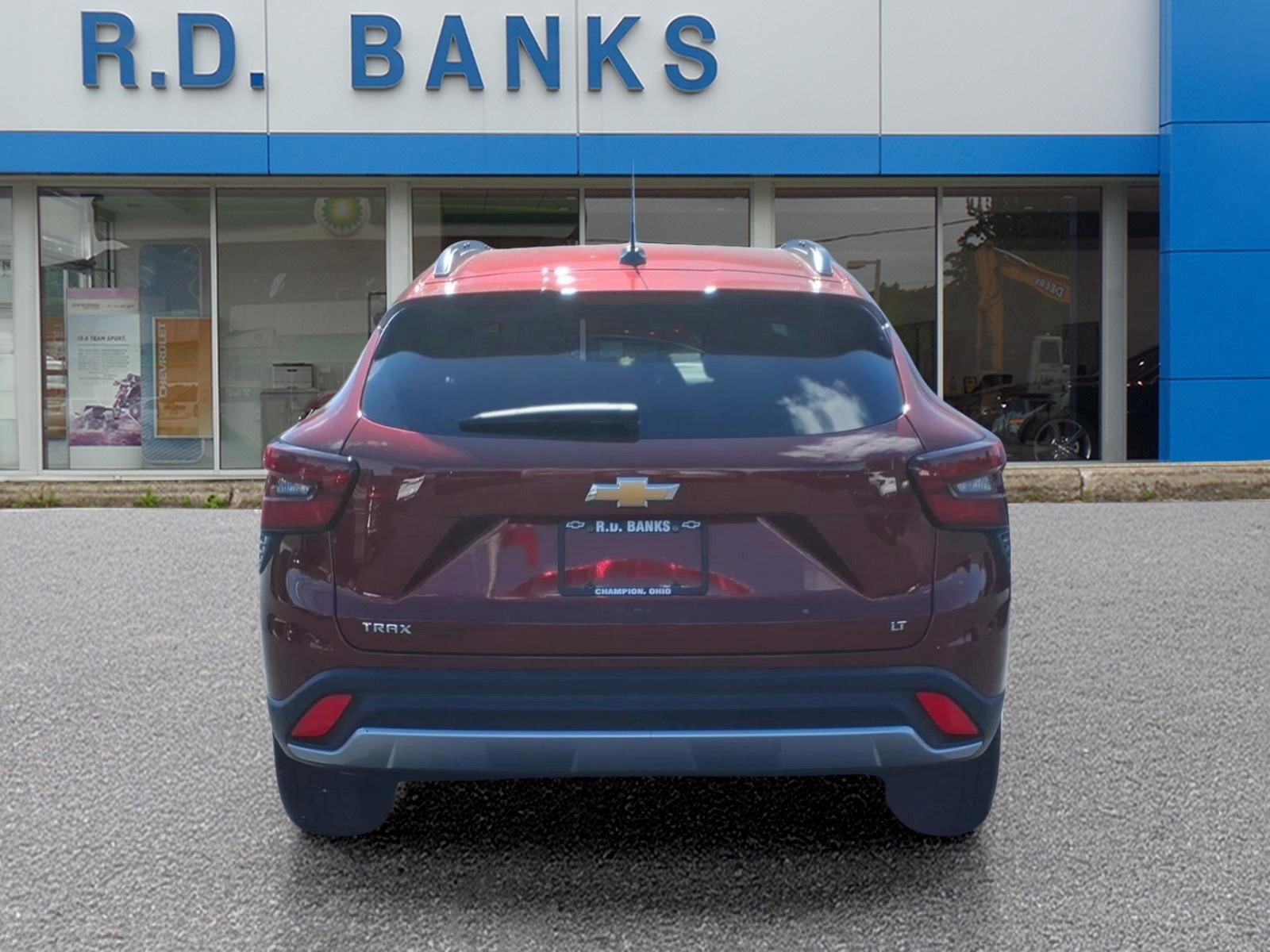 Used 2025 Chevrolet Trax LT w/ Sunroof Package FWD image 4