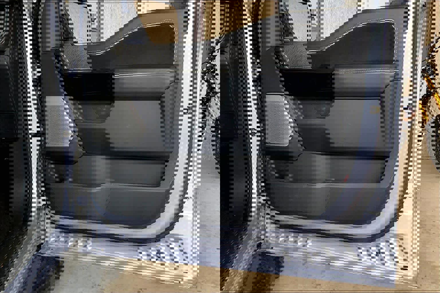 Used 2022 Ford F150 Lightning Platinum image 22