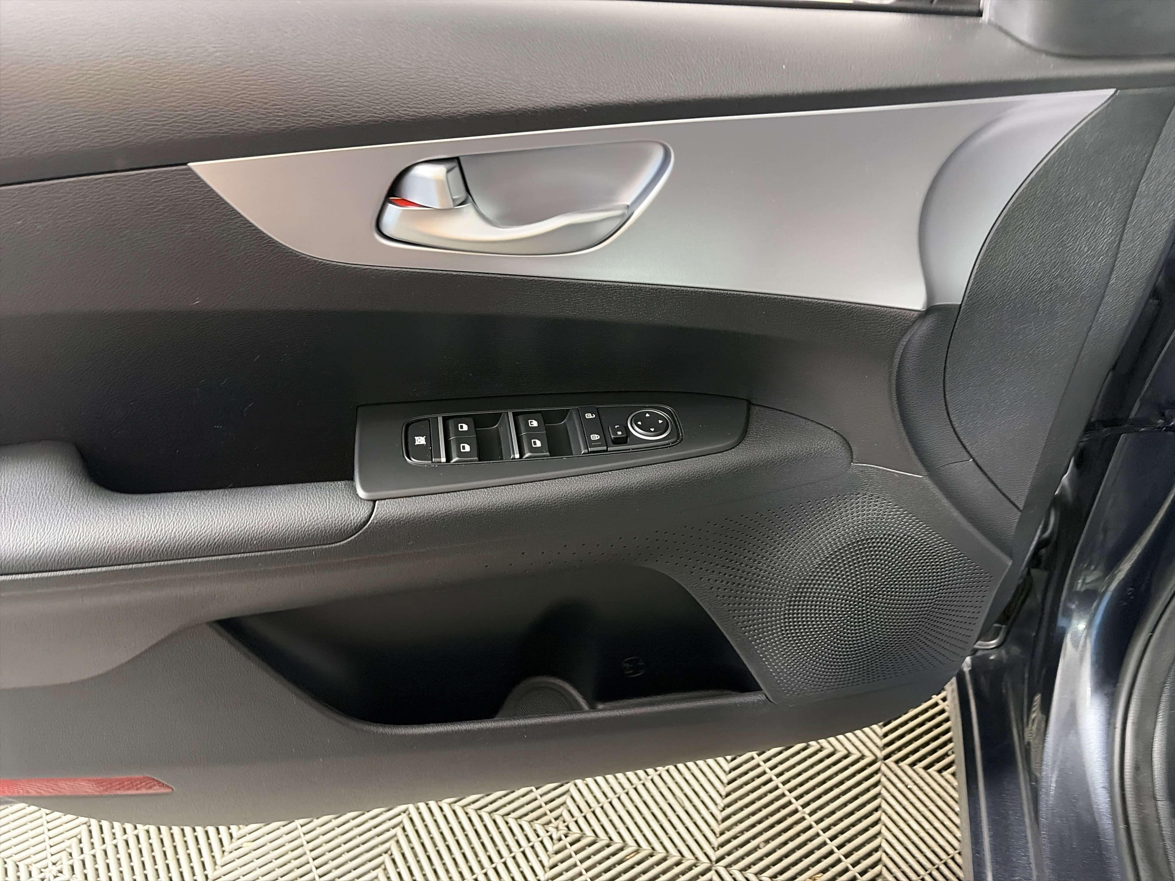 Used 2024 Kia Forte LXS w/ LXS Technology Package image 28