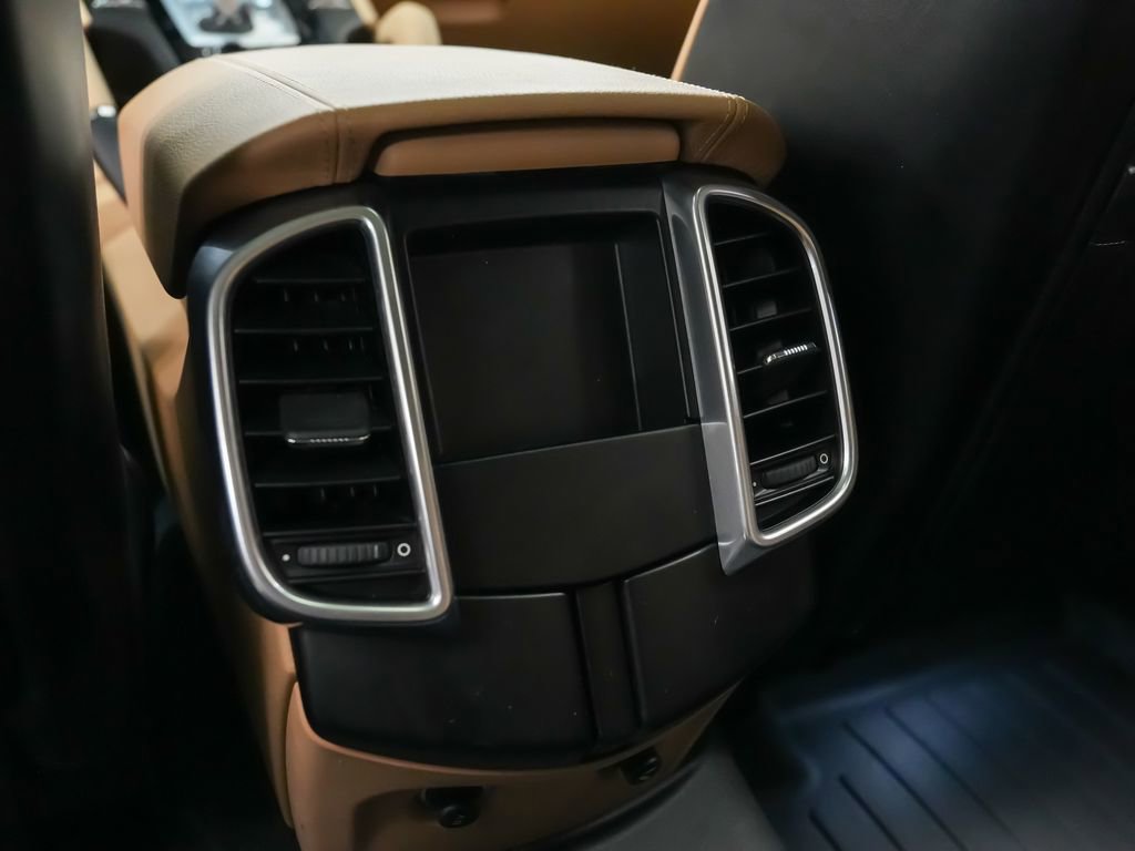 Used 2016 Porsche Cayenne image 19