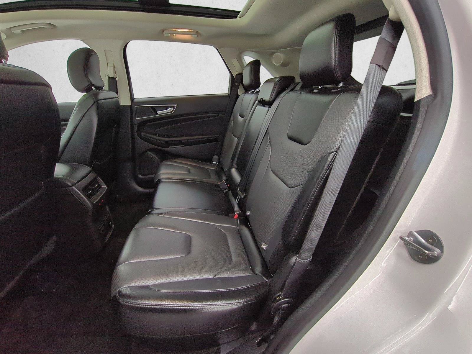 Used 2018 Ford Edge Titanium w/ Equipment Group 302A AWD/4WD image 22