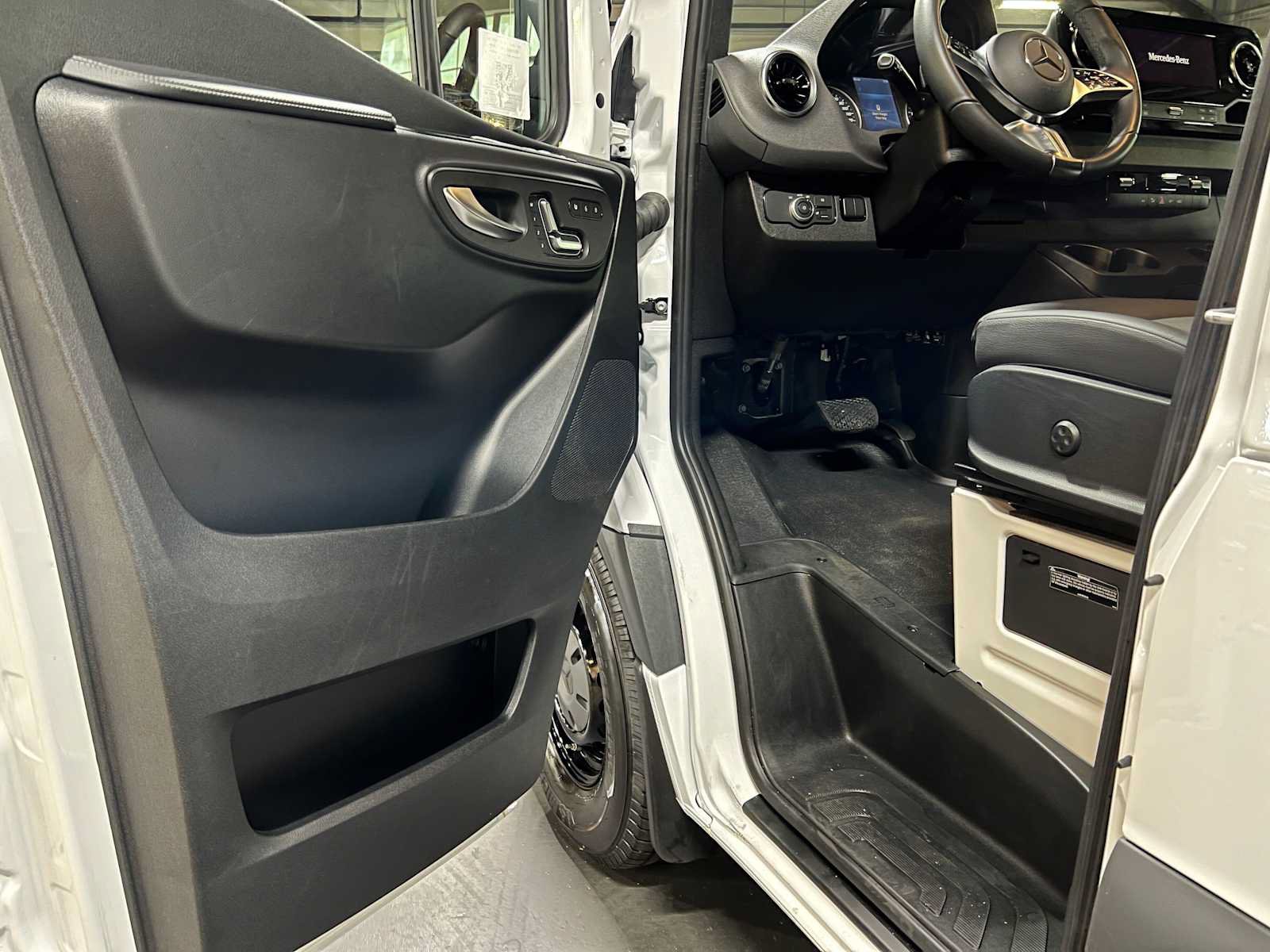 Used 2026 Mercedes-Benz Sprinter 2500 image 22