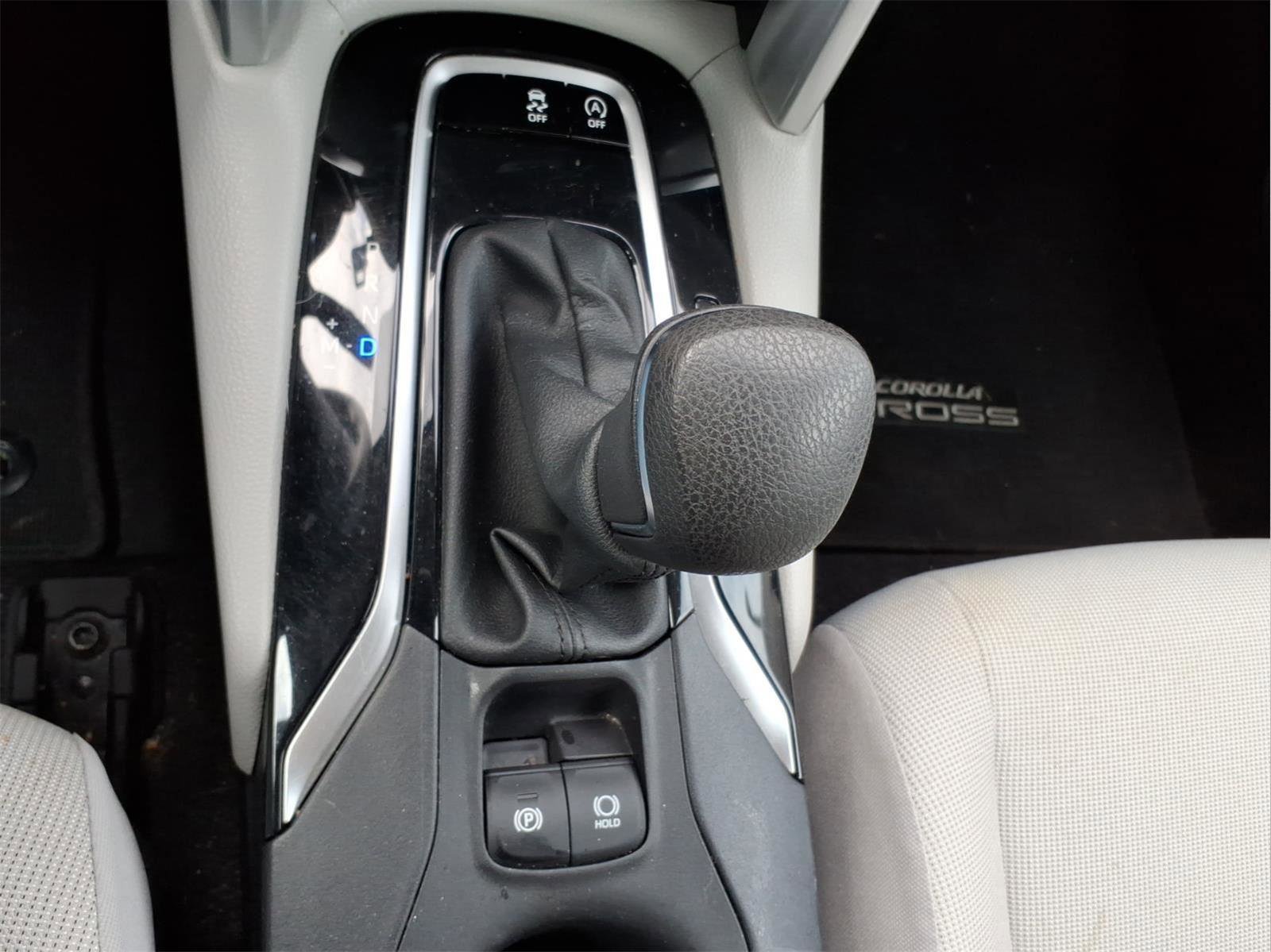 Used 2022 Toyota Corolla Cross LE image 25