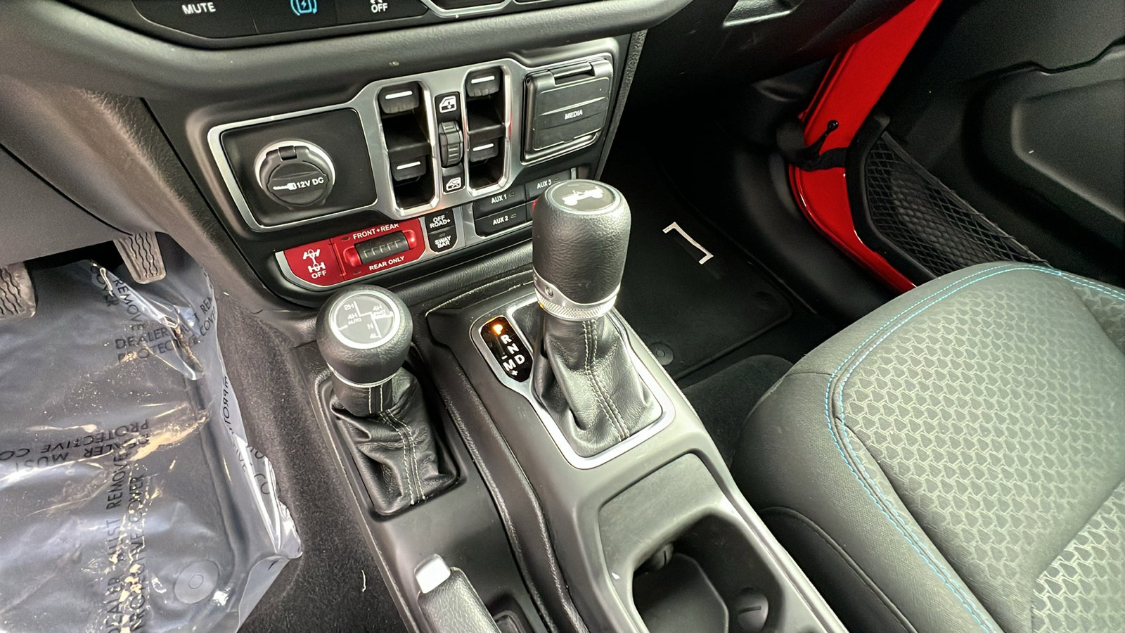 Used 2025 Jeep Wrangler Unlimited Rubicon 4xe image 30