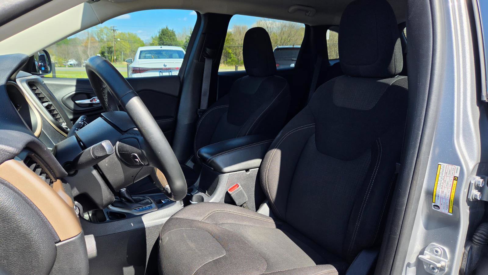 Used 2017 Jeep Cherokee Latitude w/ Safety/Convenience Group image 21