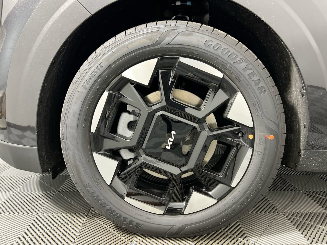 New 2026 Kia Carnival EX FWD image 13